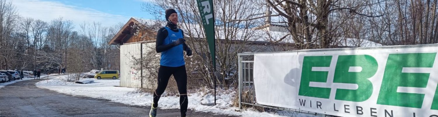 Zieleinlauf beim Poschmühlner Silvesterlauf 2025